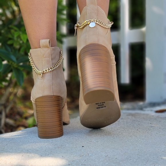 Women's Pointy Toe Chain Lace Stacked Block Heel Ankle Bootie - Picture 6 of 7